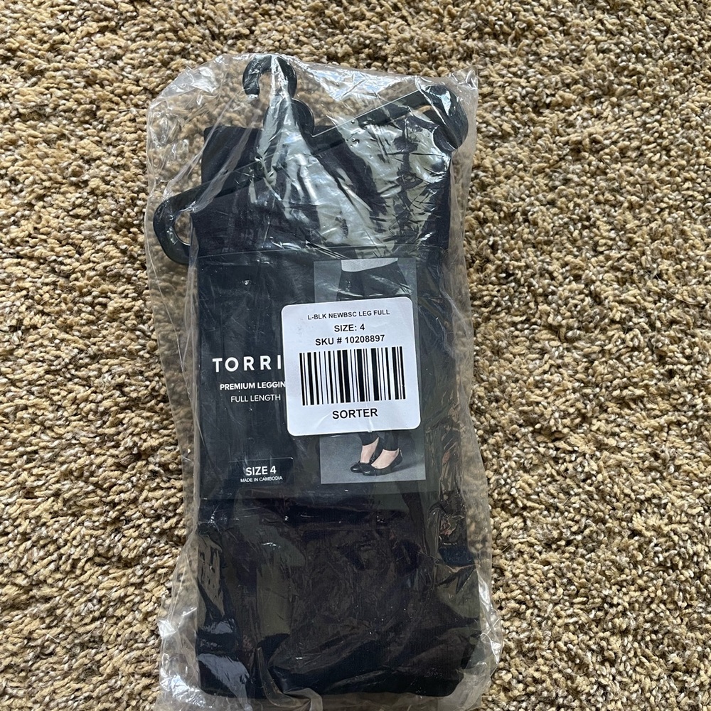 Nwt torrid black full sized leggings size 4